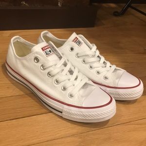Size 7 converse all stars white